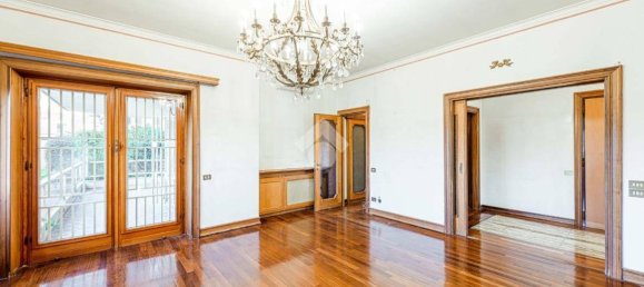 4 bedrooms Apartment in Rome, Italy No. 61123 12