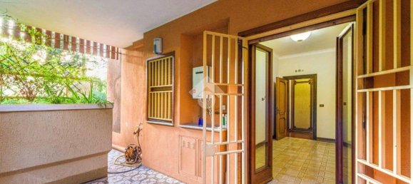 4 bedrooms Apartment in Rome, Italy No. 61123 26