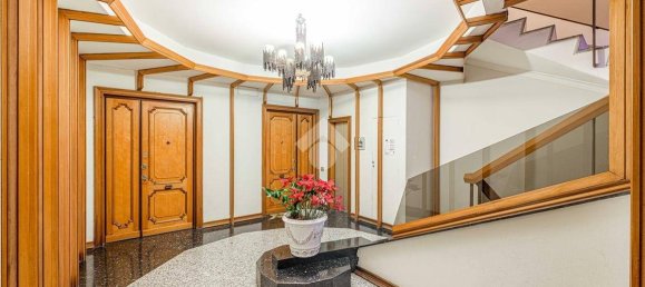 4 bedrooms Apartment in Rome, Italy No. 61123 3