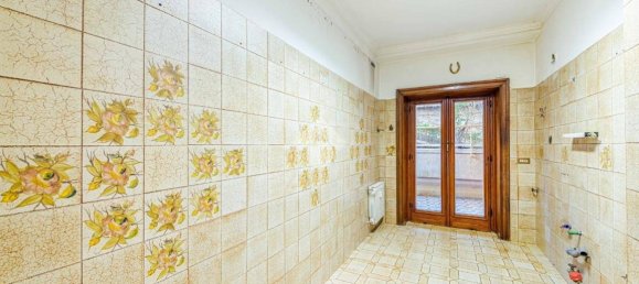 4 bedrooms Apartment in Rome, Italy No. 61123 25