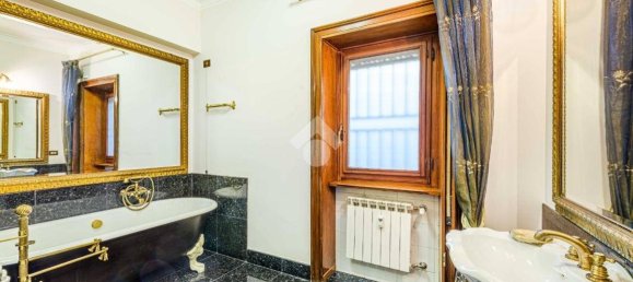 4 bedrooms Apartment in Rome, Italy No. 61123 29