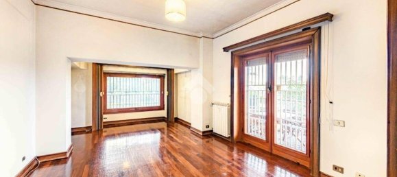 4 bedrooms Apartment in Rome, Italy No. 61123 16