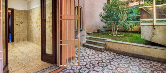 4 bedrooms Apartment in Rome, Italy No. 61123 27