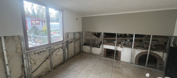 2 bedrooms House in Brie, France No. 40436 8