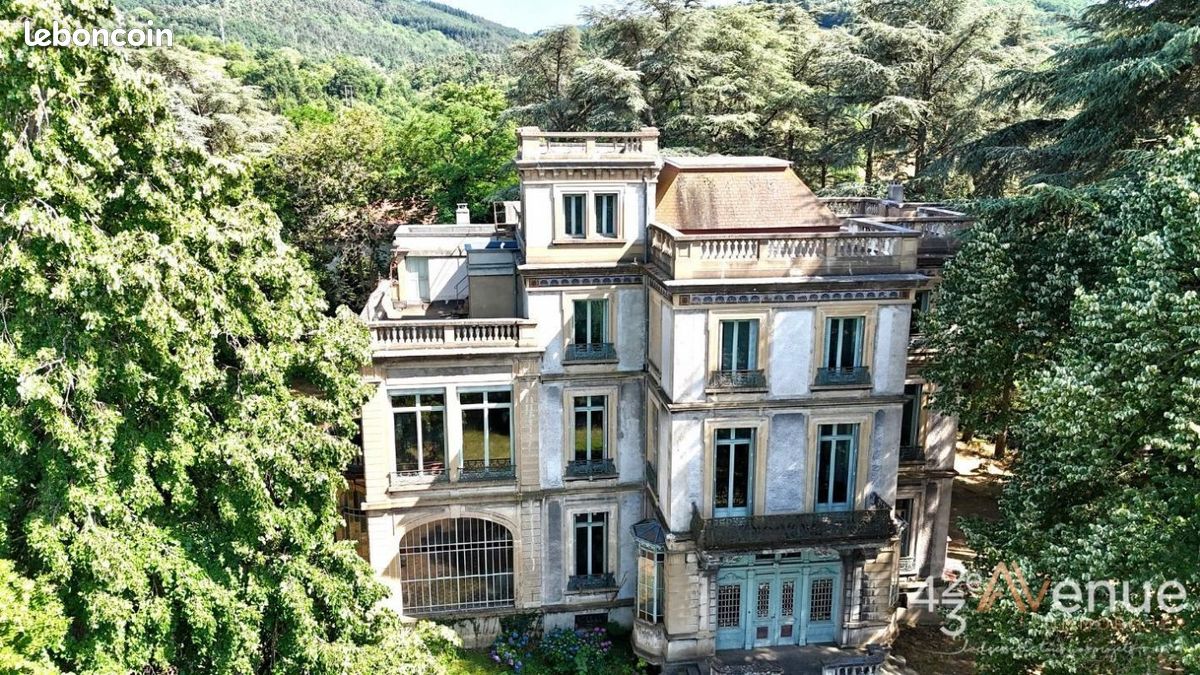 5 Schlafzimmer Schlösser in Le Chambon-Feugerolles, France, Nr. 343496