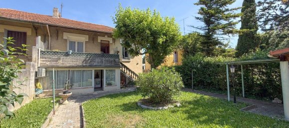 3 bedrooms House in Orange, France No. 359793 2