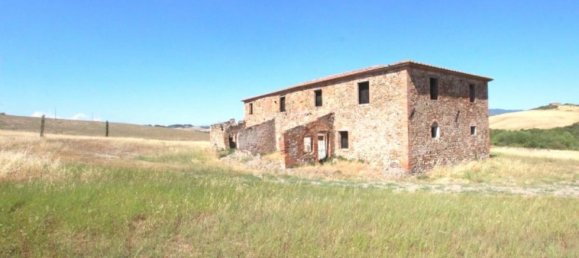 6 bedrooms House in Lajatico, Italy No. 259 2