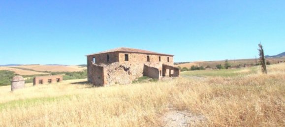 6 bedrooms House in Lajatico, Italy No. 259 3