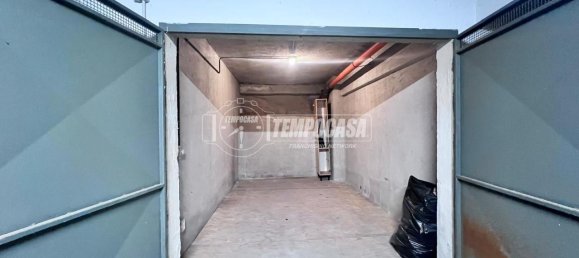 1 room Garage in Naples, Italy No. 27759 6