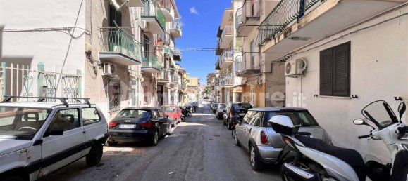 2 bedrooms Apartment in Palermo, Italy No. 361004 2