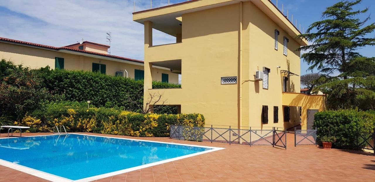 7-salle Villa à Giugliano in Campania, Italy No. 111680