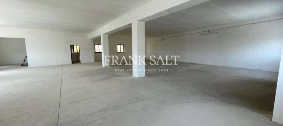 Склад 1045м² в Корми, Мальта № 12457 2