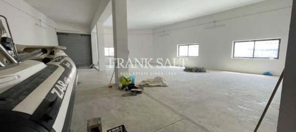 Склад 1045м² в Корми, Мальта № 12457 12