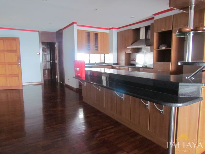 4 bedrooms Condo in Pattaya, Thailand No. 3878