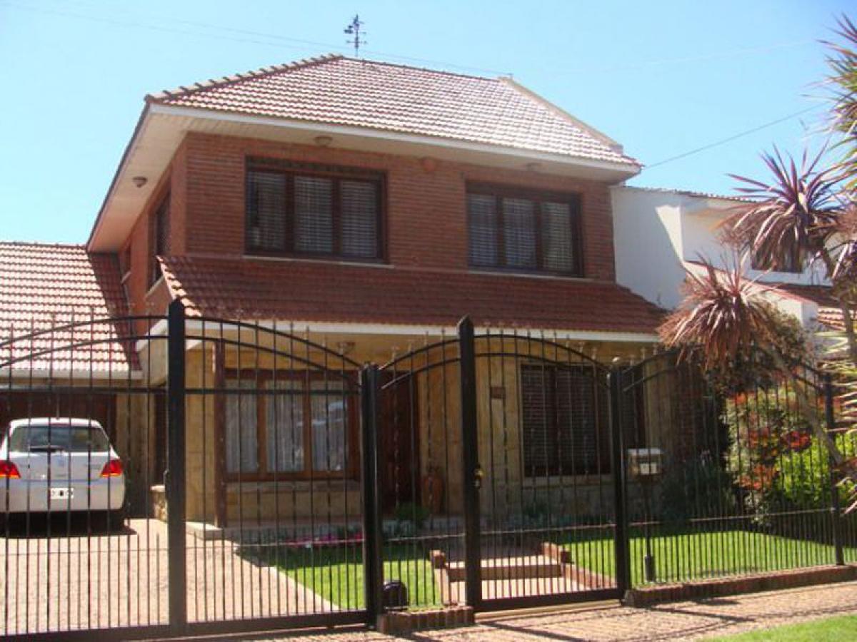 3 bedrooms House in Mar del Plata, Argentina No. 67988