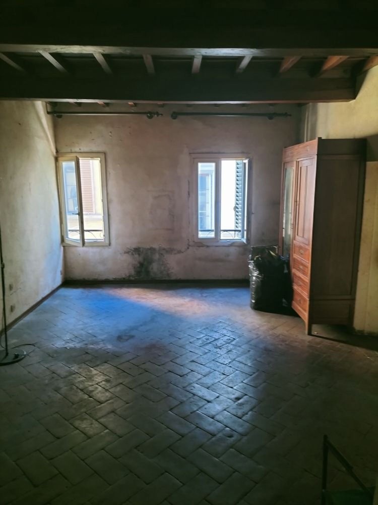 9 rooms Apartment in Florence, Italy No. 44472