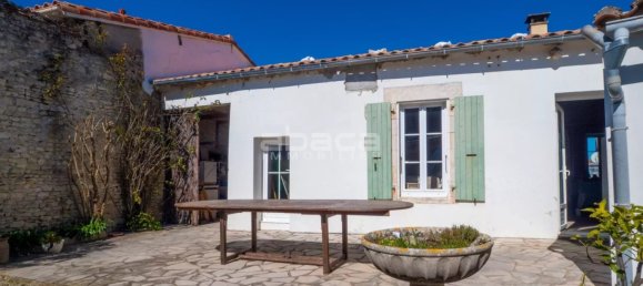 Таунхаус с 4 комнатами в Ле-Буа-Плаж-ан-Ре, Франция № 293757 3