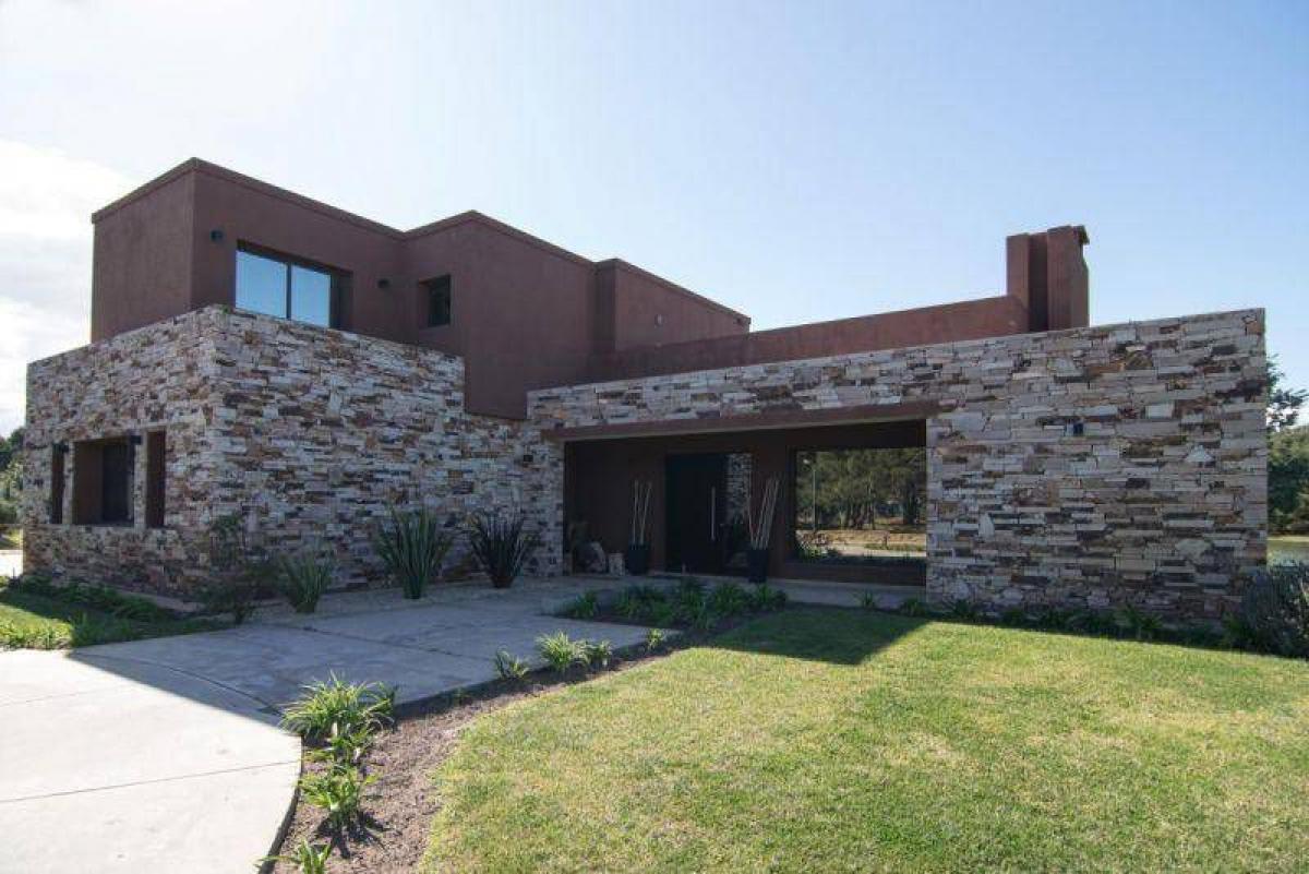 3 bedrooms House in Mar del Plata, Argentina No. 65282