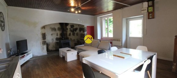 2 bedrooms House in Vic-sur-Cere, France No. 341437 4