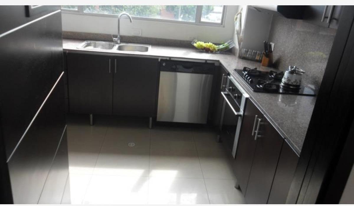 Apartamento de 3 dormitorios en Bogotá, Colombia No. 14237