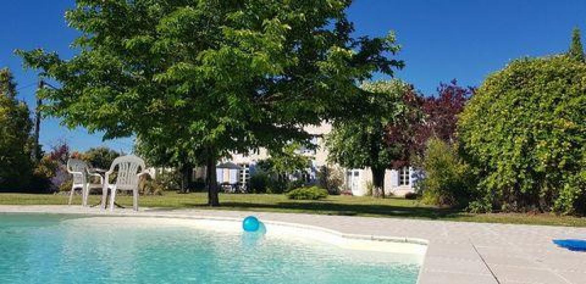 11 bedrooms House in Cognac, France No. 32581