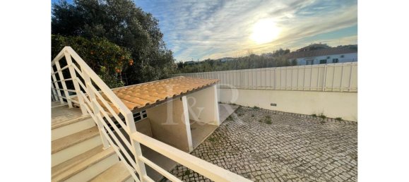 3 bedrooms Villa in Sesimbra, Portugal No. 108012 9