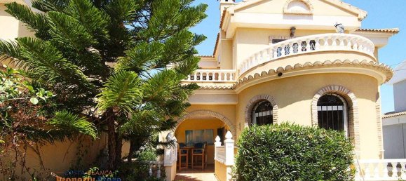 4 bedrooms House in Alicante, Spain No. 156004 2