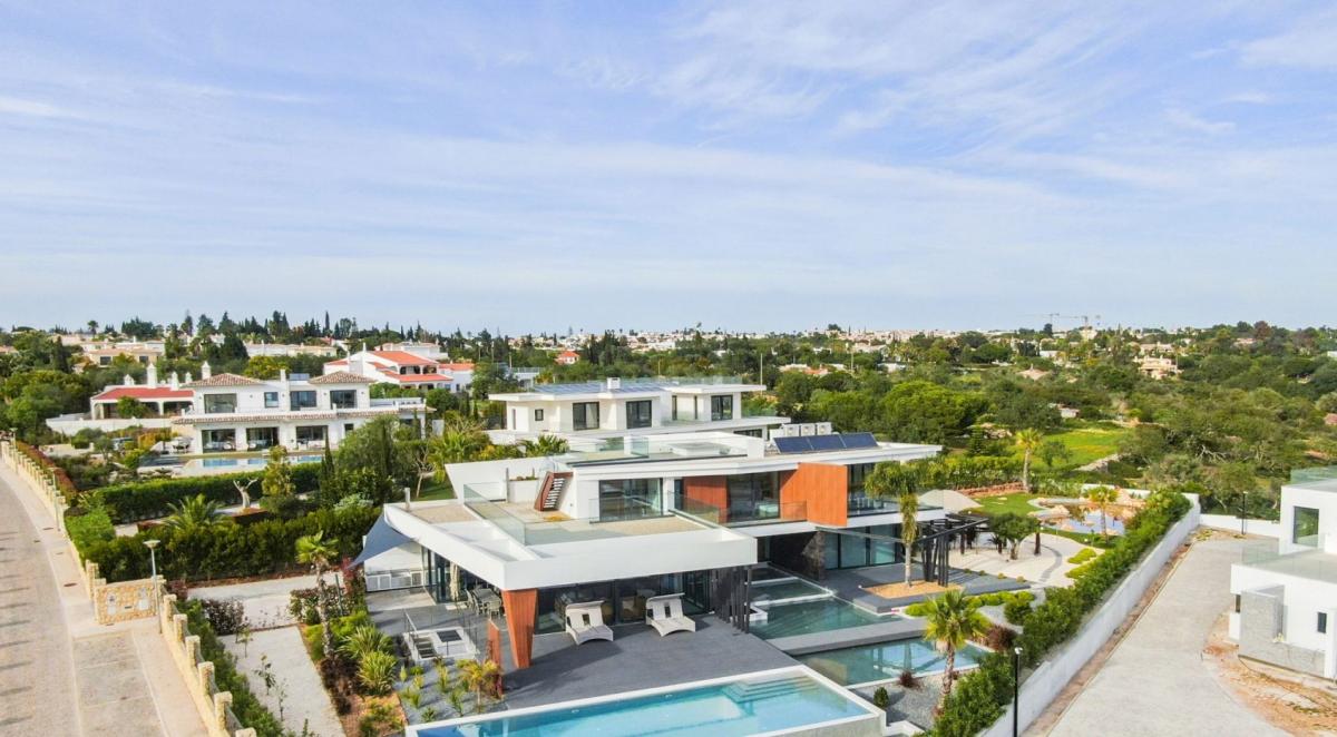 4 bedrooms Villa in Lagoa, Portugal No. 7543