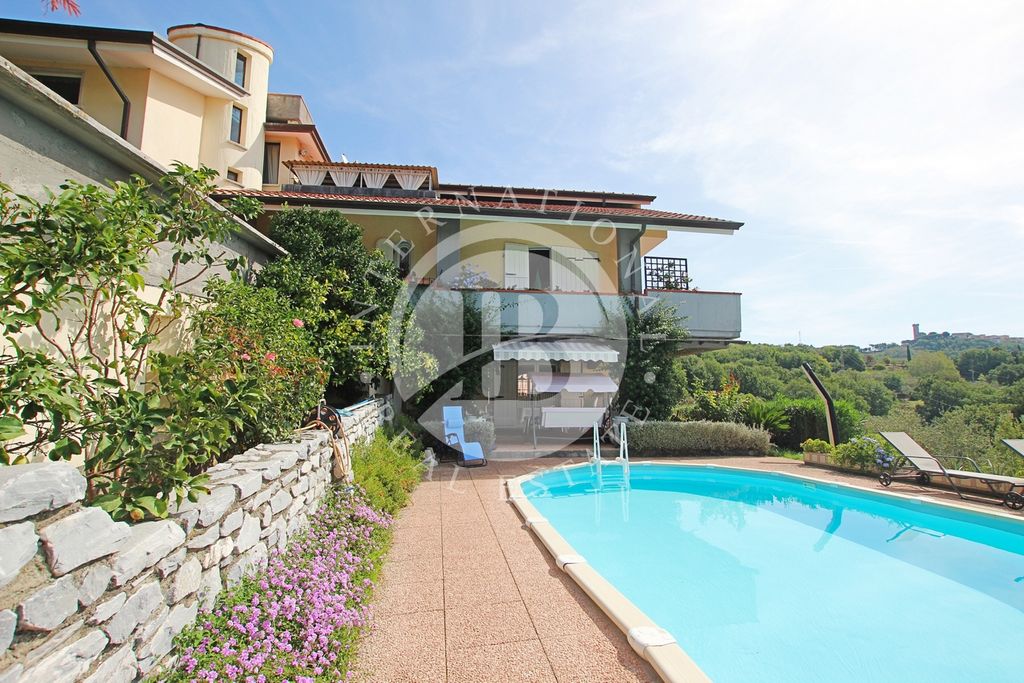 5 bedrooms Villa in Castelnuovo Magra, Italy No. 106591