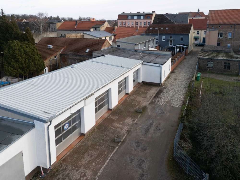 916m² Building in Potsdam-Mittelmark, Germany No. 273796