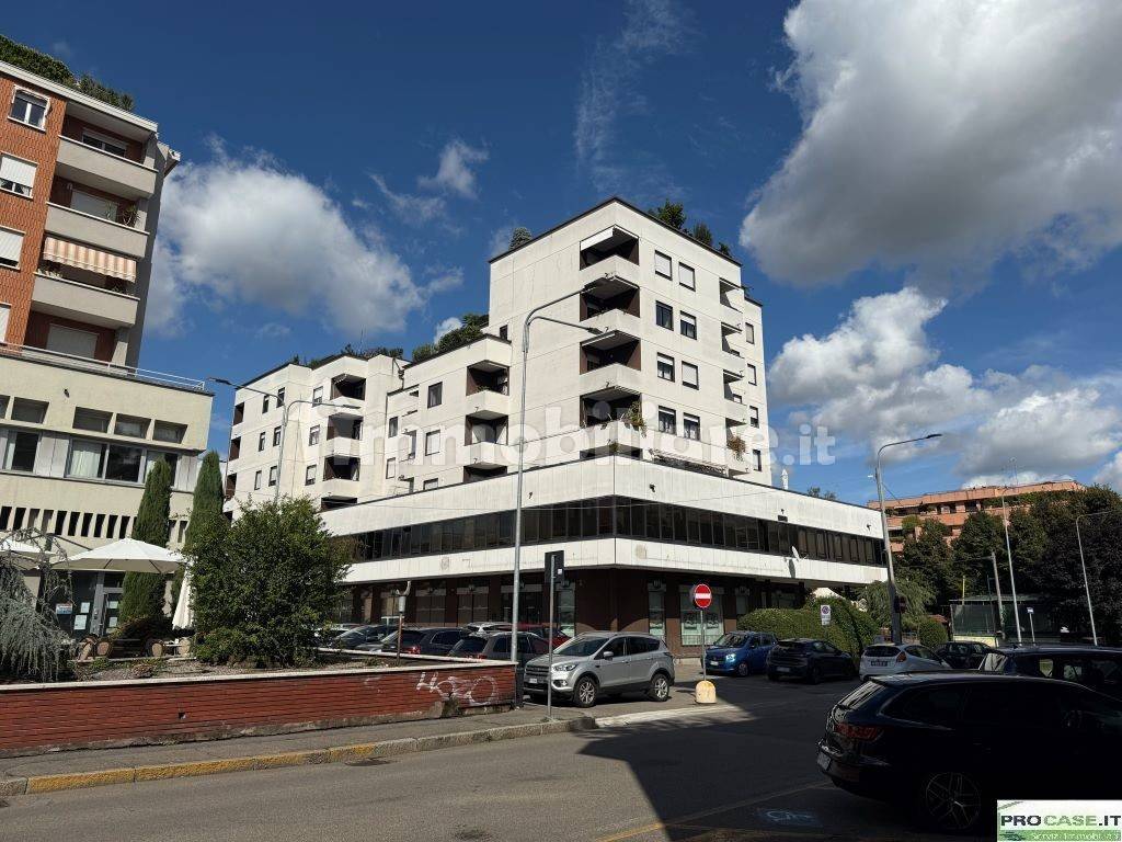 2 bedrooms Apartment in Saronno, Italy No. 343464