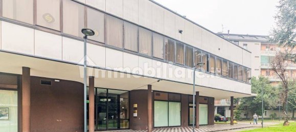 2 bedrooms Apartment in Saronno, Italy No. 343464 4