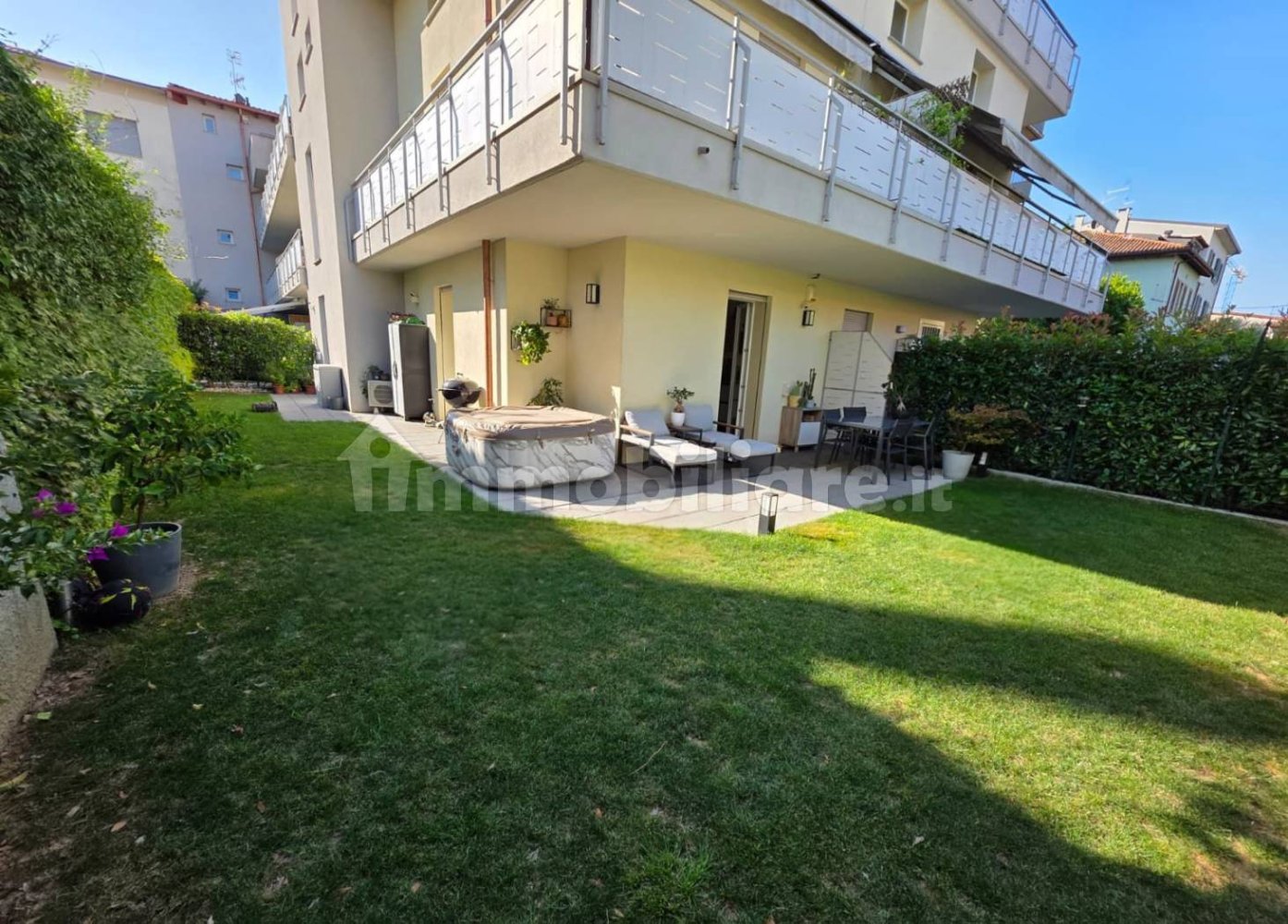 1 bedroom Apartment in Bergamo, Italy No. 386493