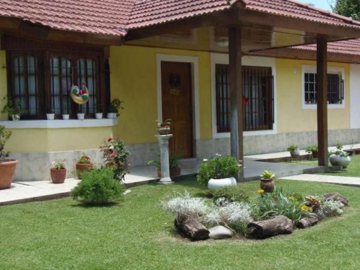 4 bedrooms Commercial property in Ezeiza, Argentina No. 24458