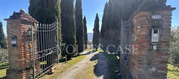 3 bedrooms Villa in Montepulciano, Italy No. 229776 2