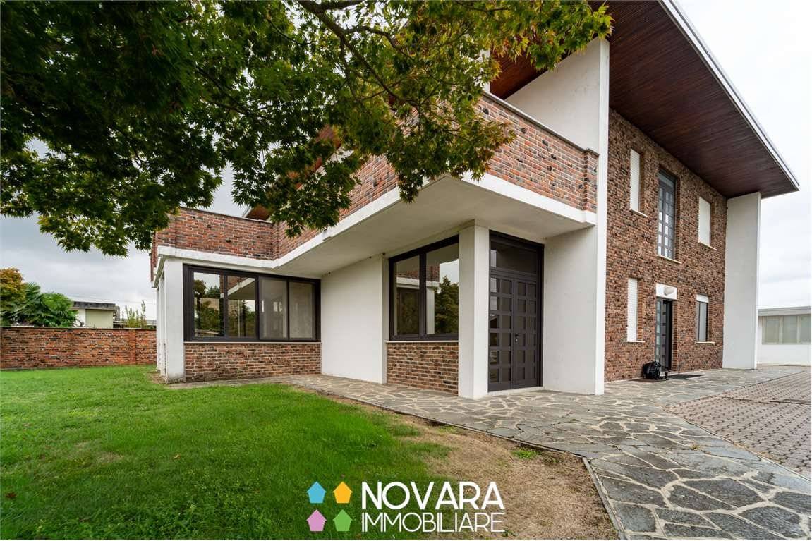 3 bedrooms Villa in Galliate, Italy No. 387206