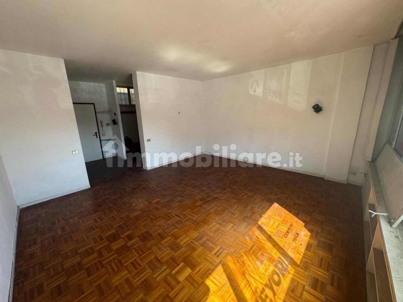 1 room Office in Rome, Italy No. 181925