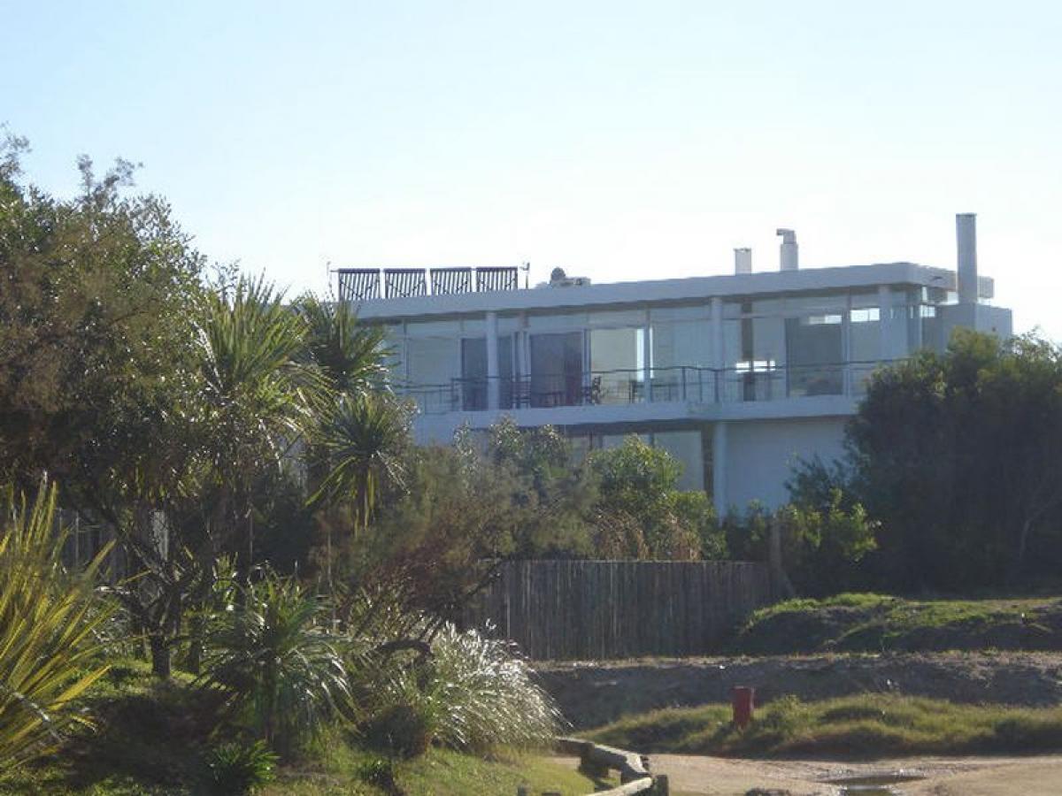 3 bedrooms House in Maldonado, Uruguay No. 3437