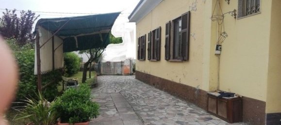 Casa de 8 habitaciónes en Carrara, Italy No. 48125 28