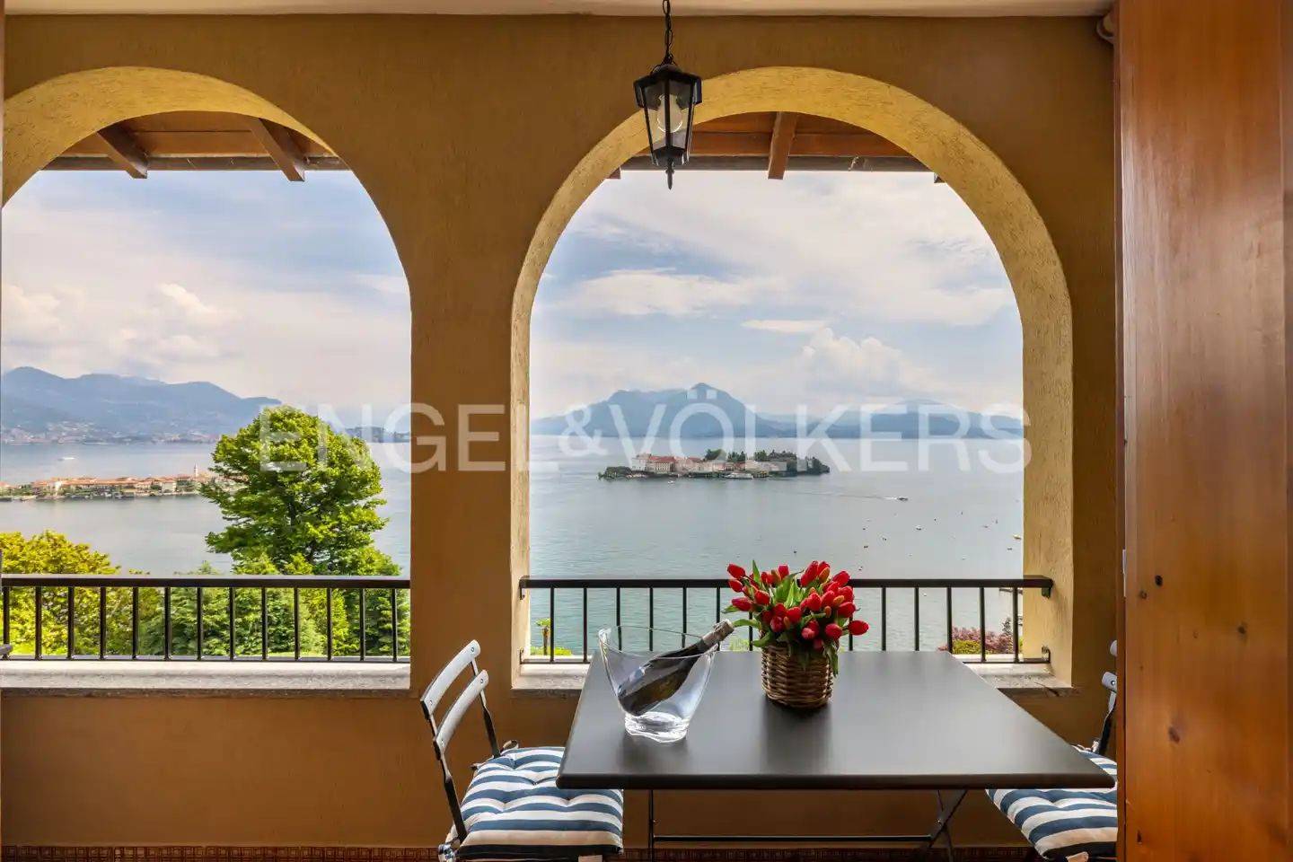 Apartamento de 2 dormitorios en Stresa, Italy No. 125893