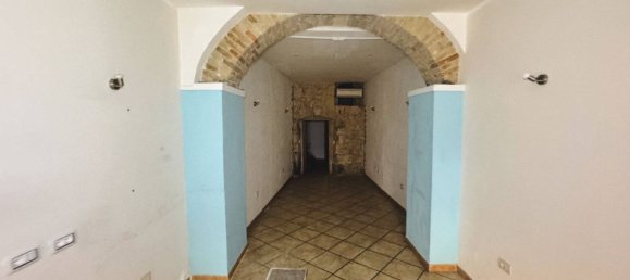 1-Zimmer Gewerbliche Immobilie in Cagliari, Italy, Nr. 325042 8