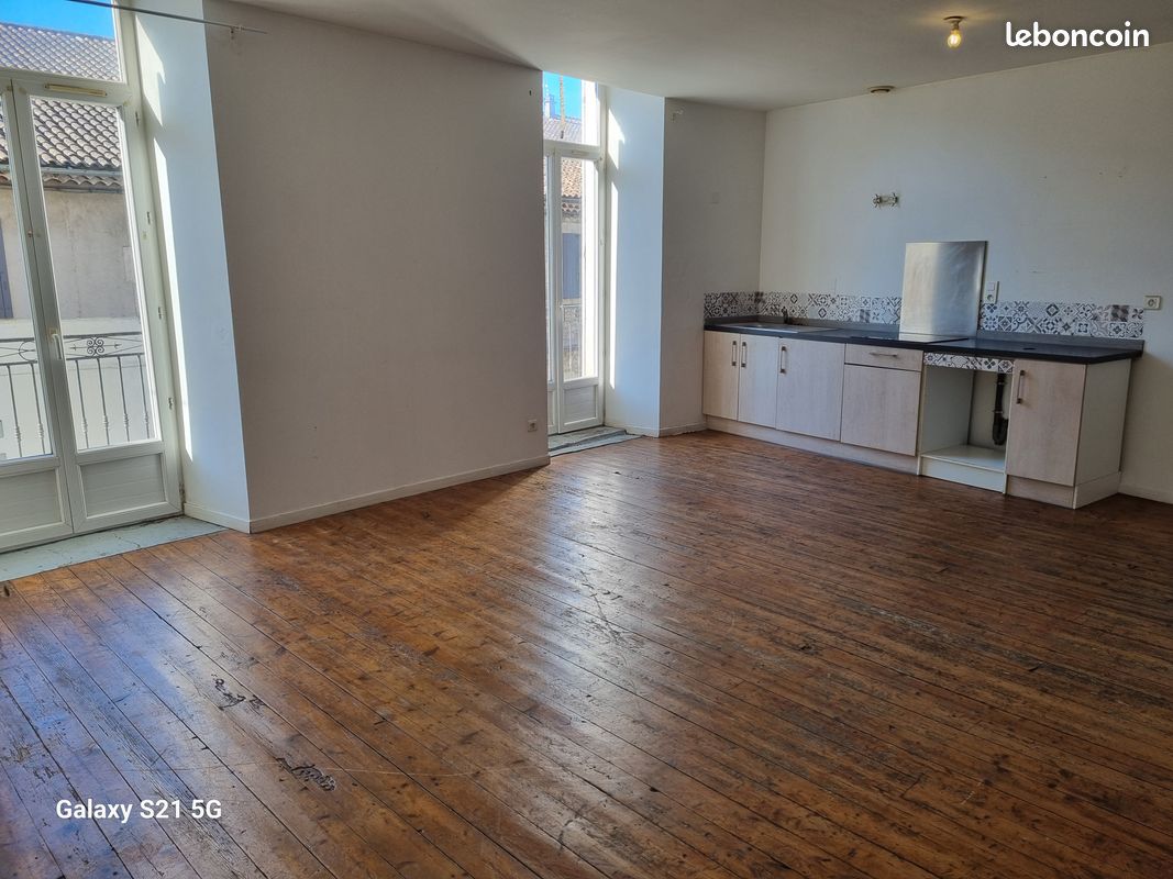 180m² Building in Joyeuse, France No. 285155