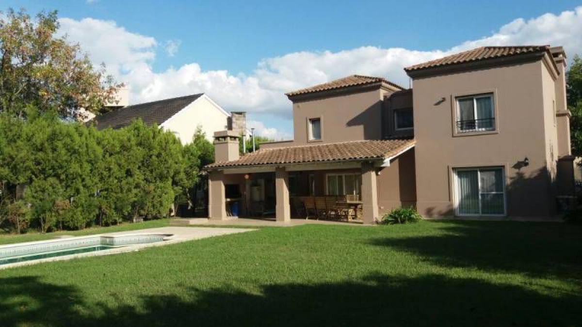 Casa de 3 dormitorios en Pilar, Argentina No. 56946