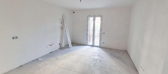 5 rooms House in Prato, Italy No. 91495 8