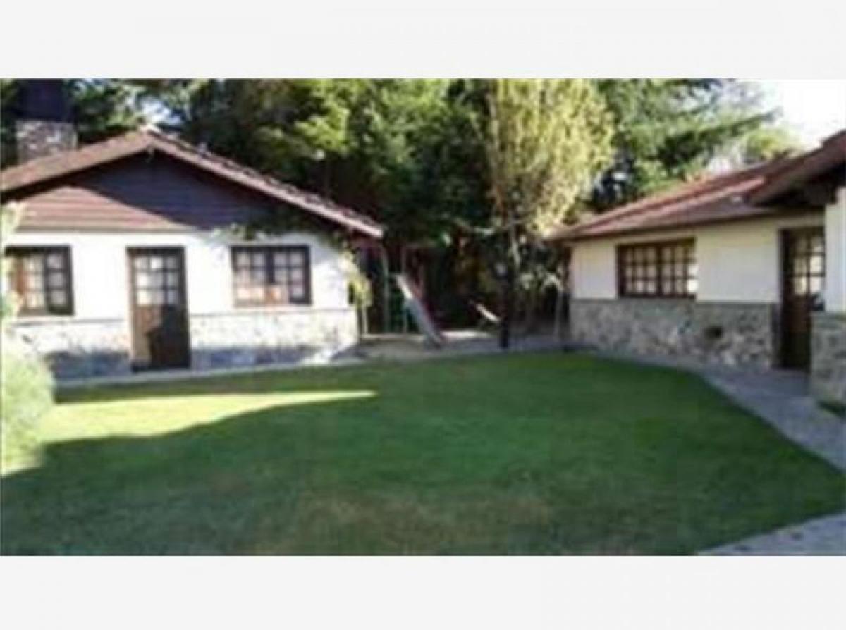 950m² Hotel in Neuquen, Argentina No. 30461