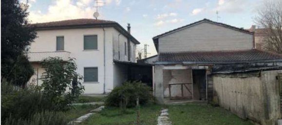 7-salle Appartement à Quistello, Italy No. 186647 15