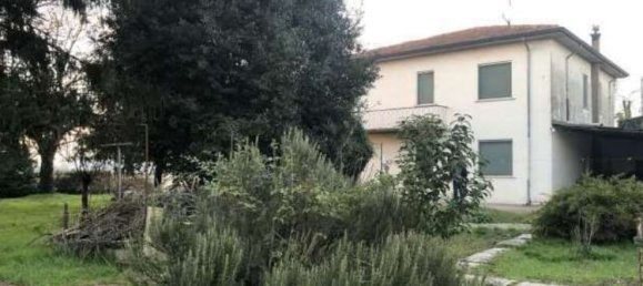 7-salle Appartement à Quistello, Italy No. 186647 14