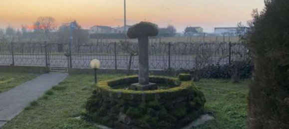 7-salle Appartement à Quistello, Italy No. 186647 9