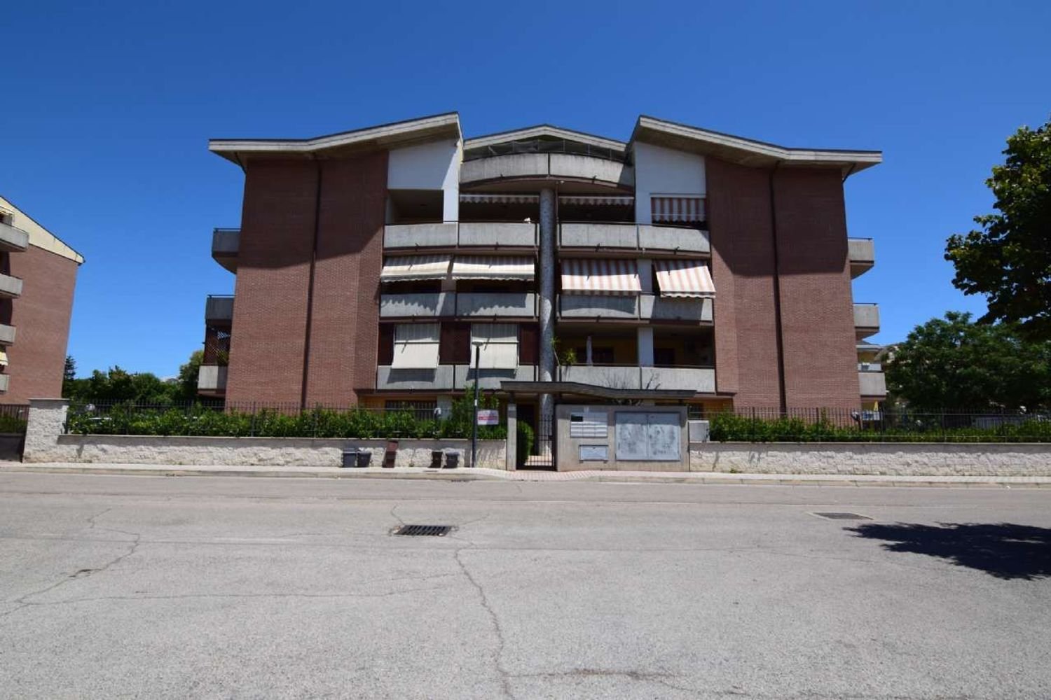 Büro in Città Sant'Angelo, Italy 102m², Nr. 263921