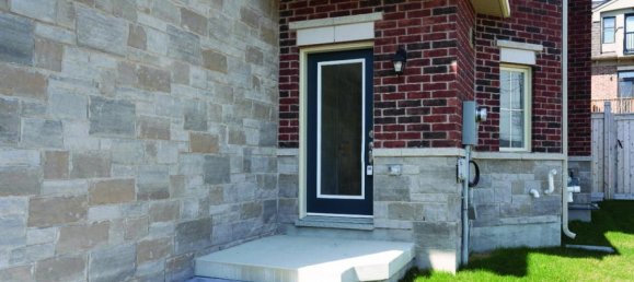 3 bedrooms House in Mississauga, Canada No. 879 2